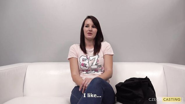Брюнетка на чешском кастинге порно занимается сексом