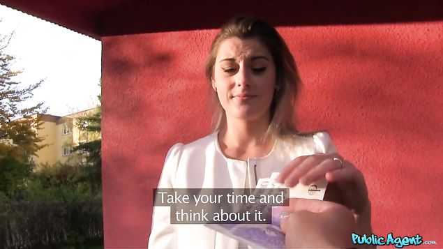 Пикапер снял на улице телку и записал с ней секс в машине